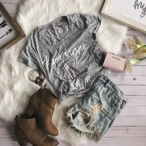 *NEW* Graphic “Champagne” Tee 👚